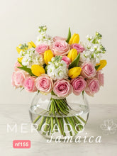 Alegría Floral: Rosas y Tulipanes